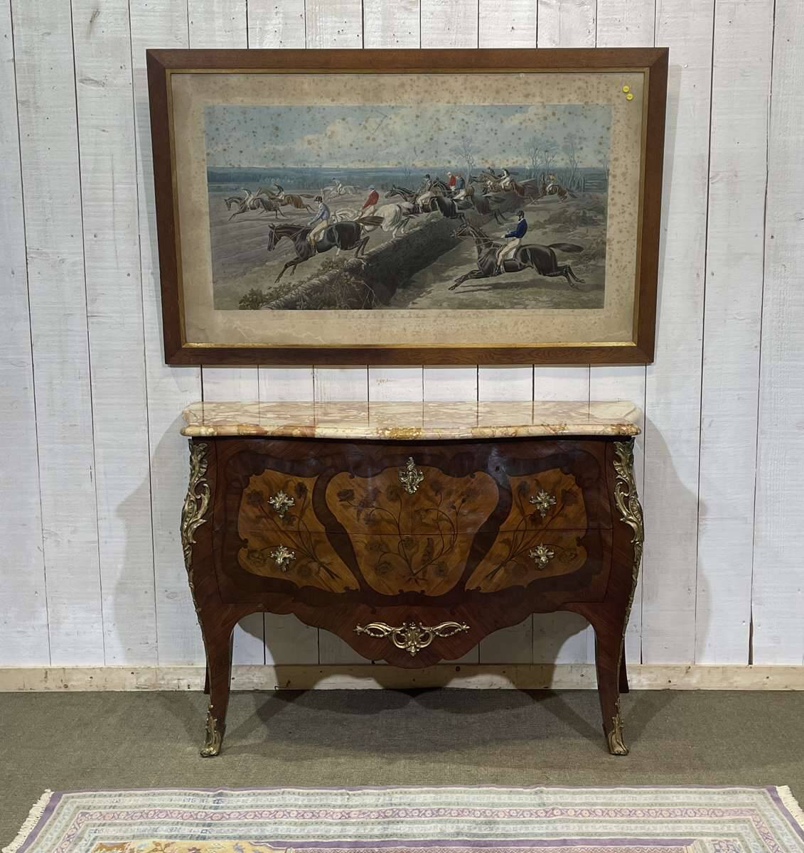 Commode de style Louis XV en bois de rose, chêne et dessus marbre