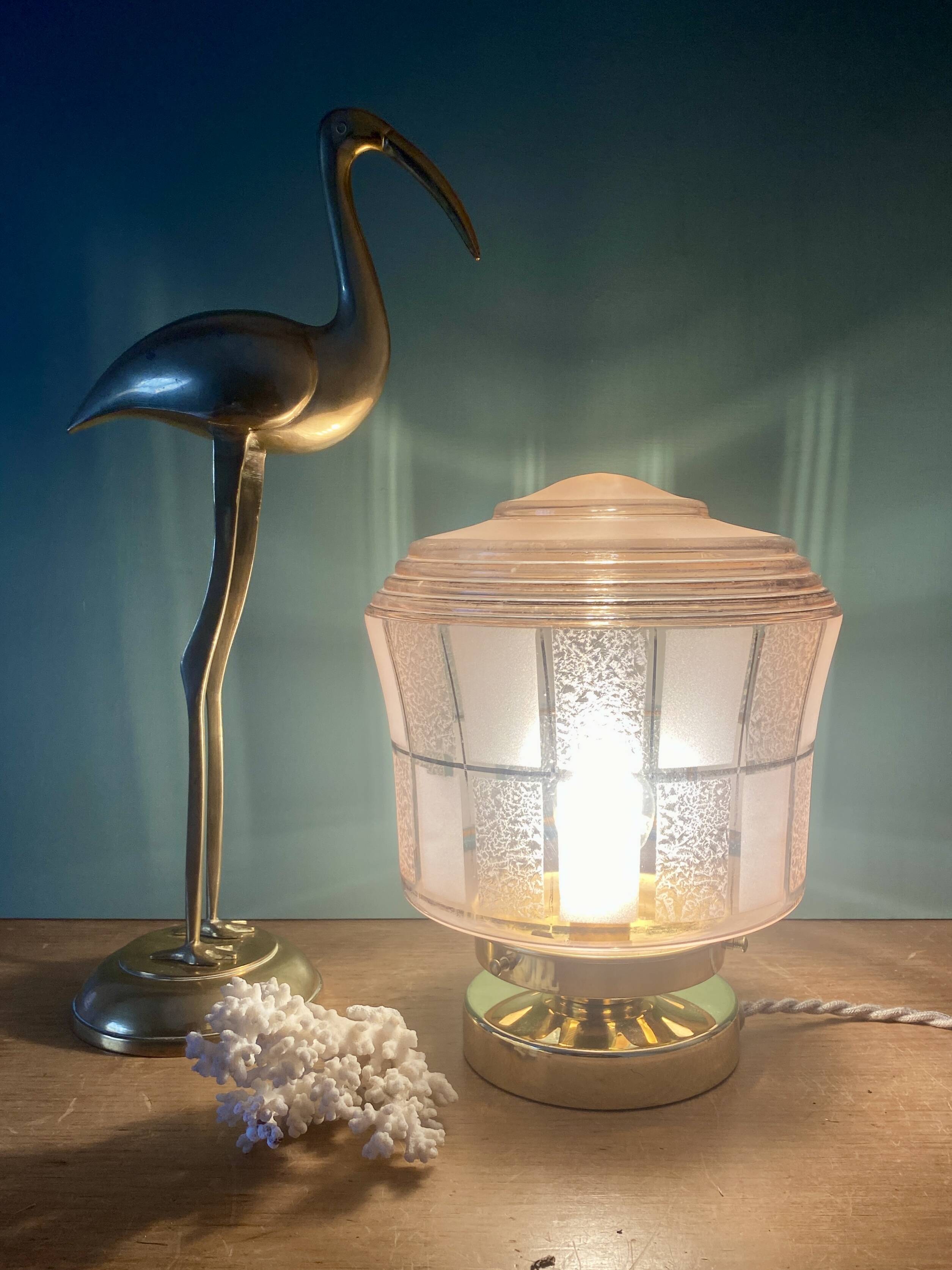 Lampe à poser globe vintage art déco en verre rose et doré