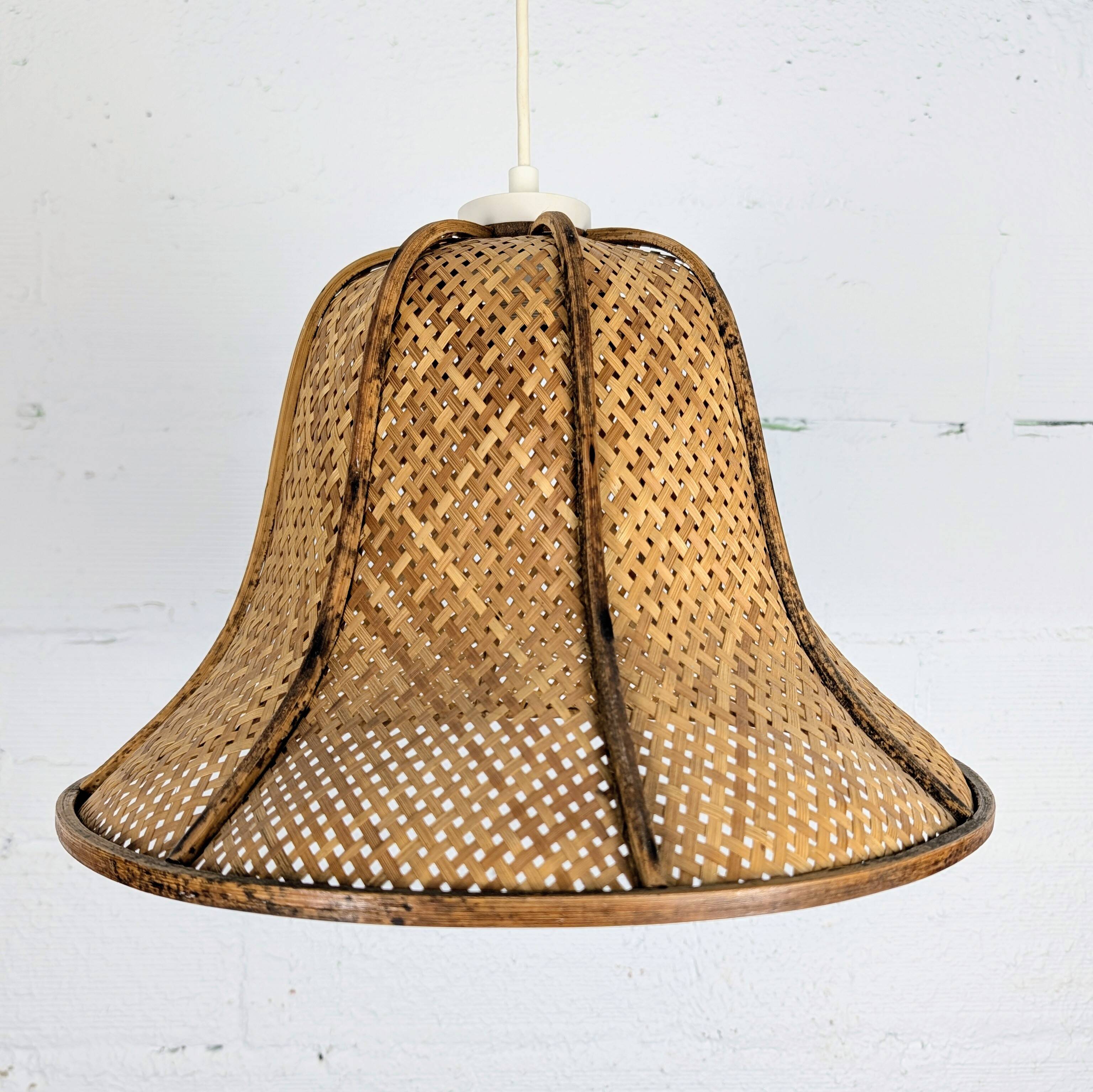 Woven rattan pendant light