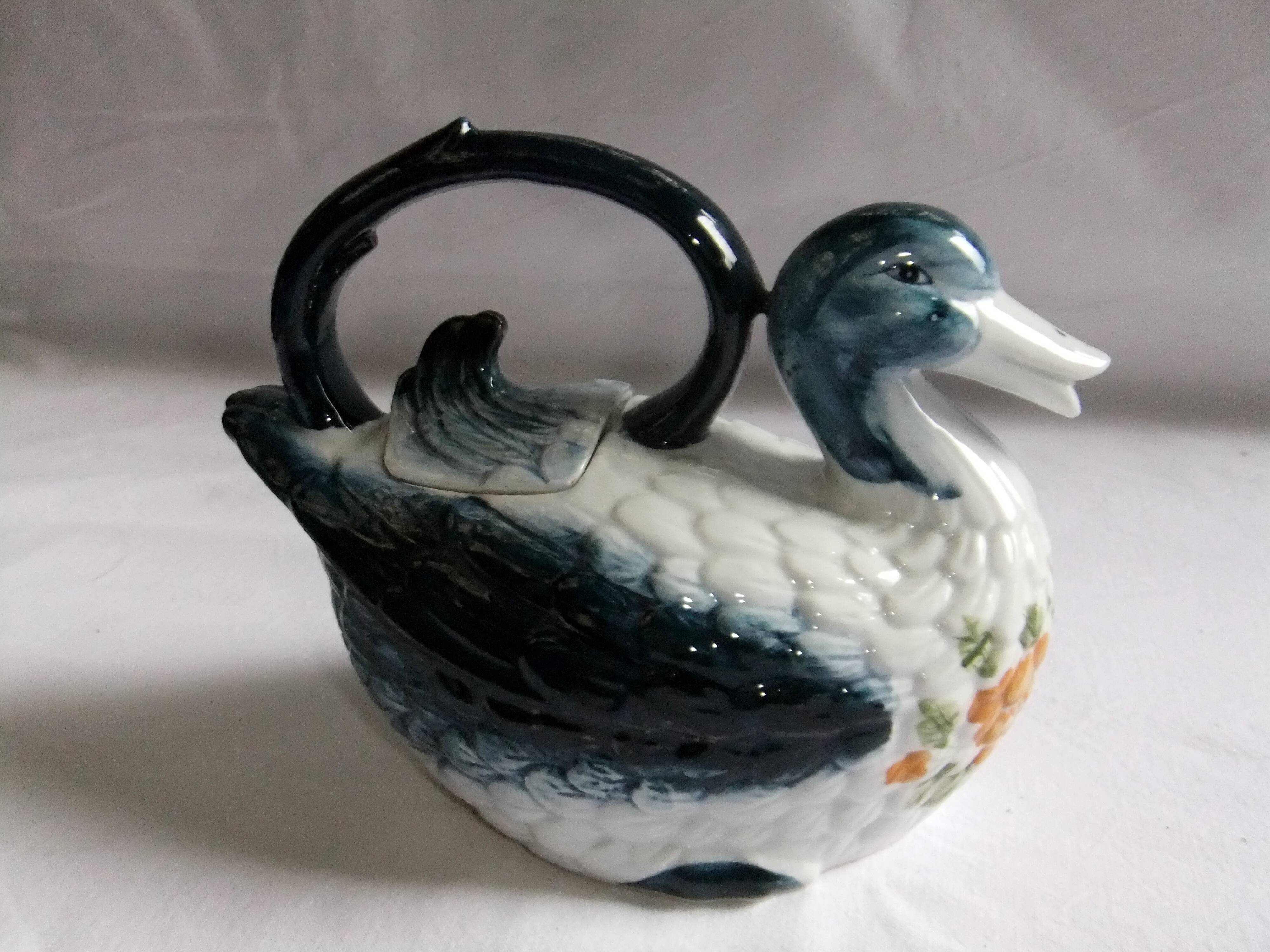 Pitcher teapot jug ceramic bird duck