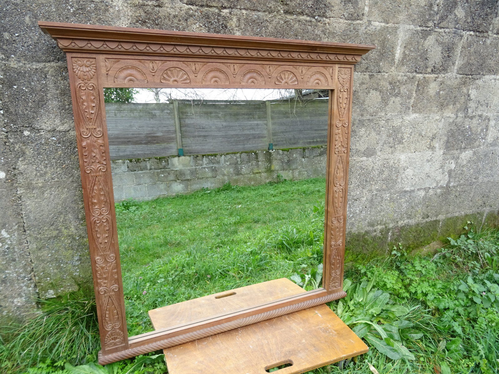 Sculpted mirror 130 x 117 cm