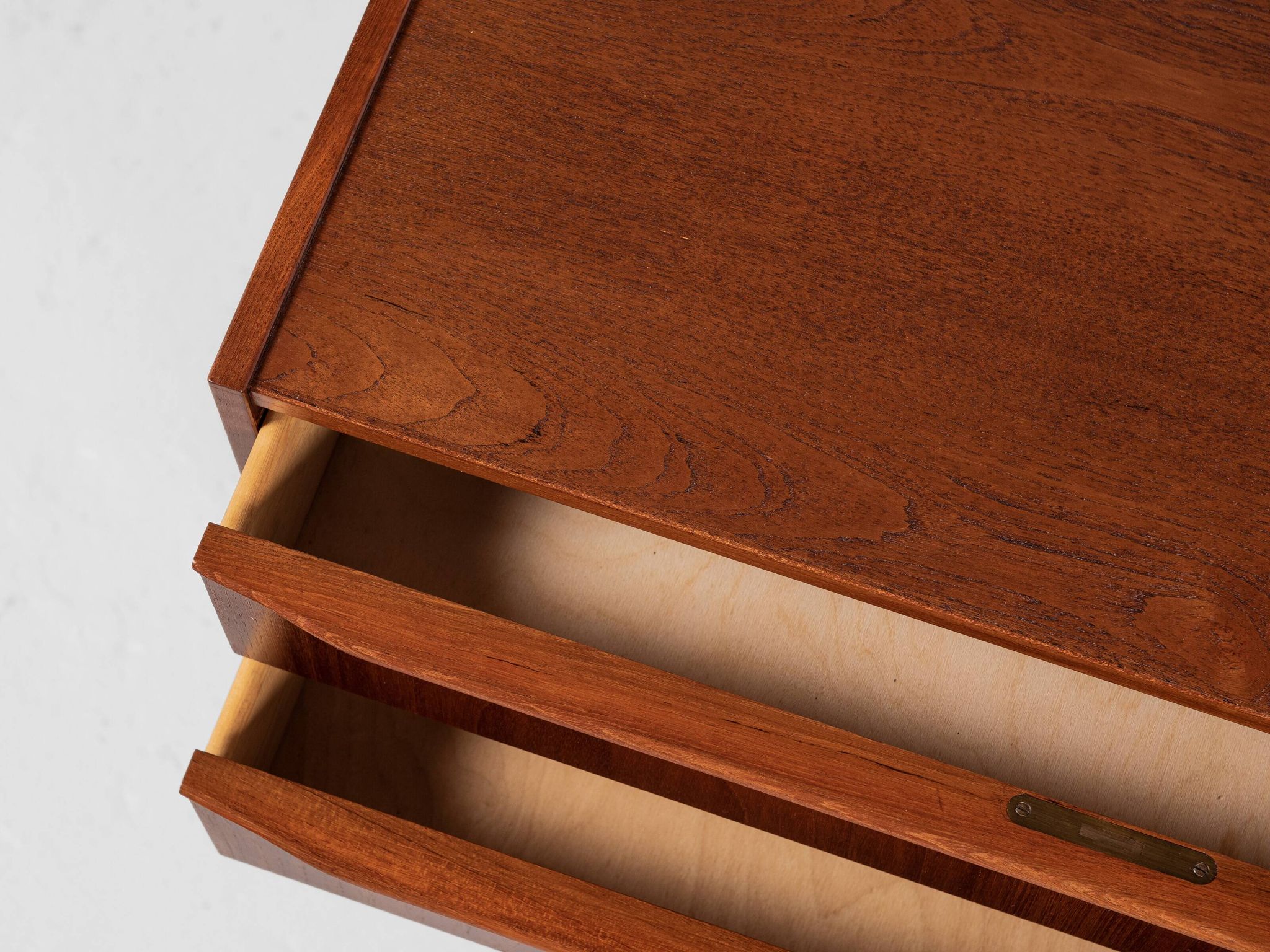 Midcentury Danish chest of 5 drawers in teak 1960s - long drawer handles