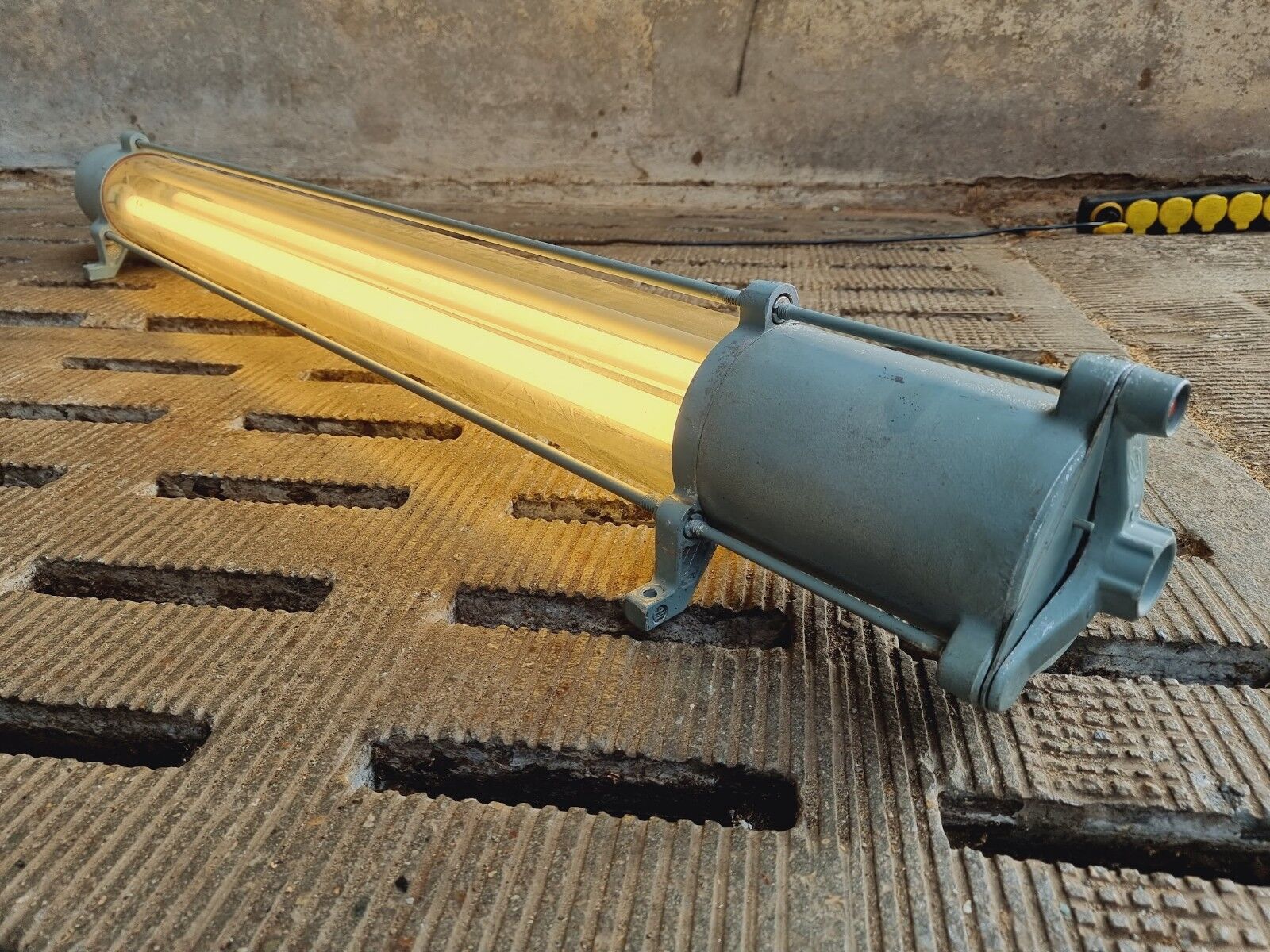 Lampe à tube industrielle ddr 163 cm