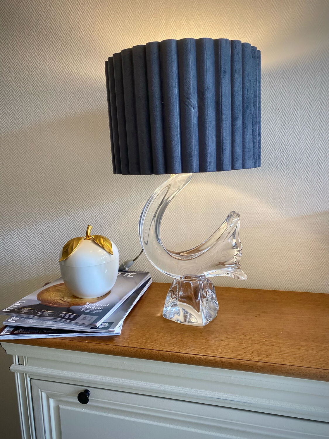 Lamp signed Daum France in crystal.