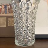 Vase en verre moulé