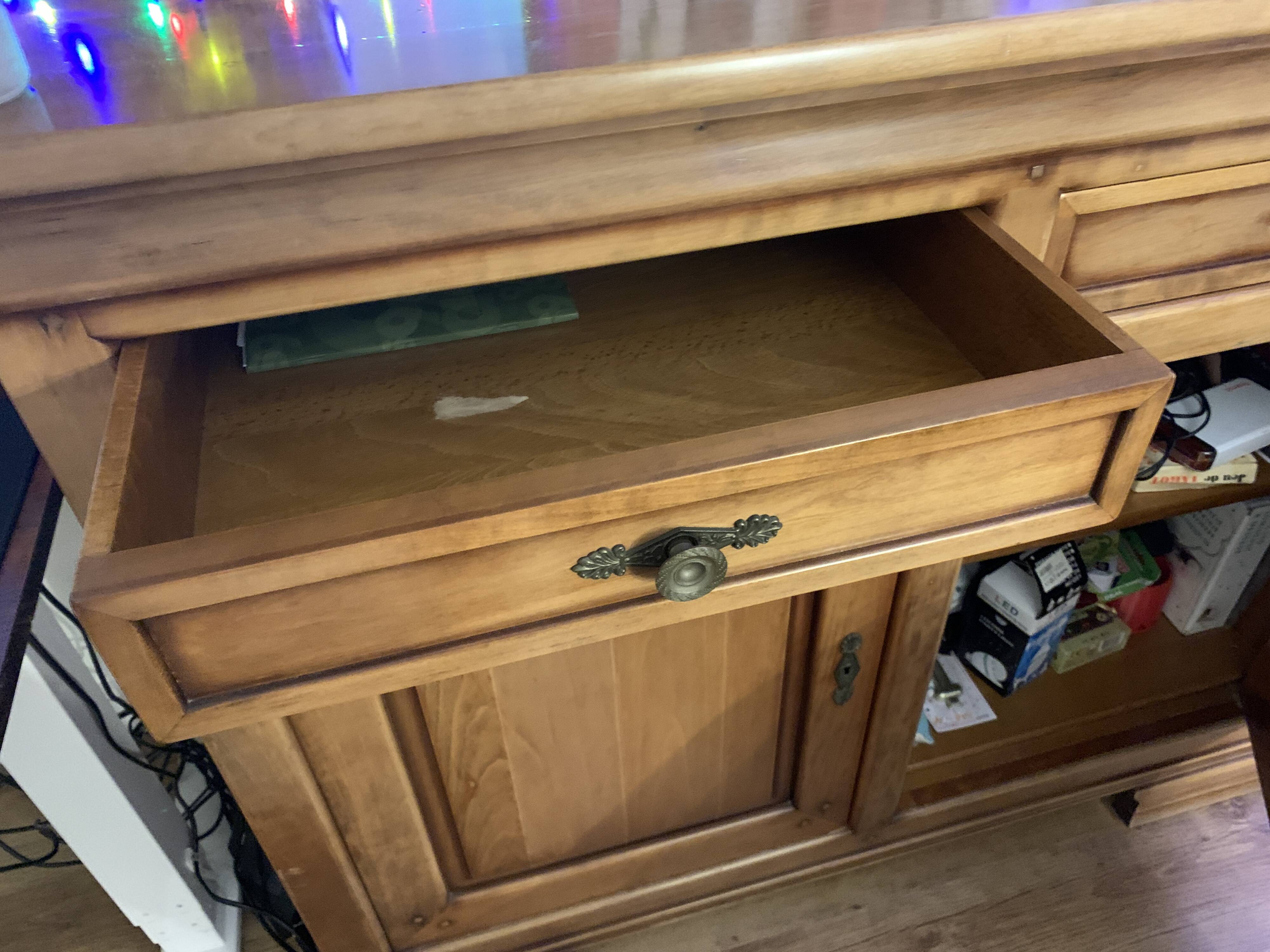 Wooden sideboard-style cabinet