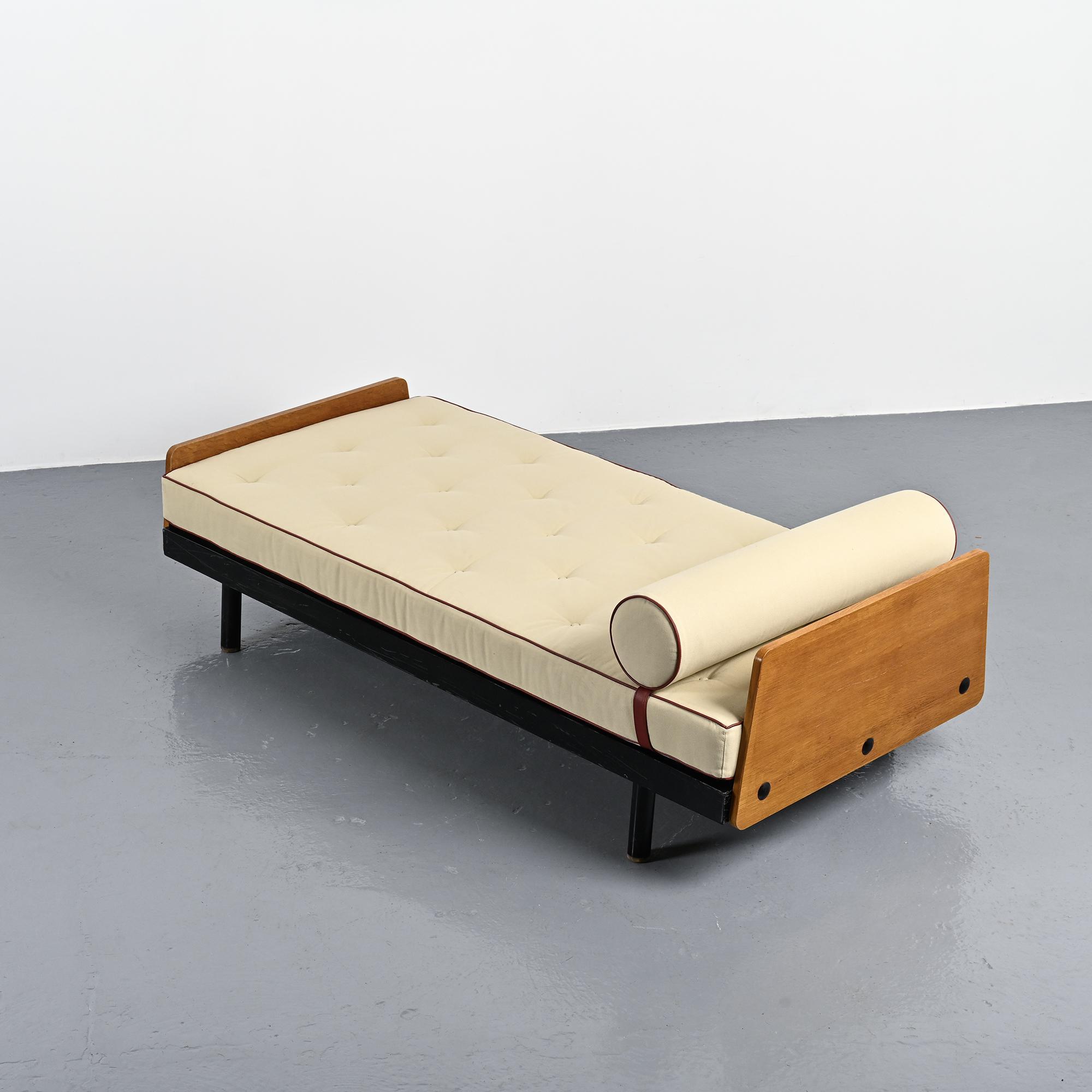 Lit de jour SCAL par Jean Prouvé, circa 1955