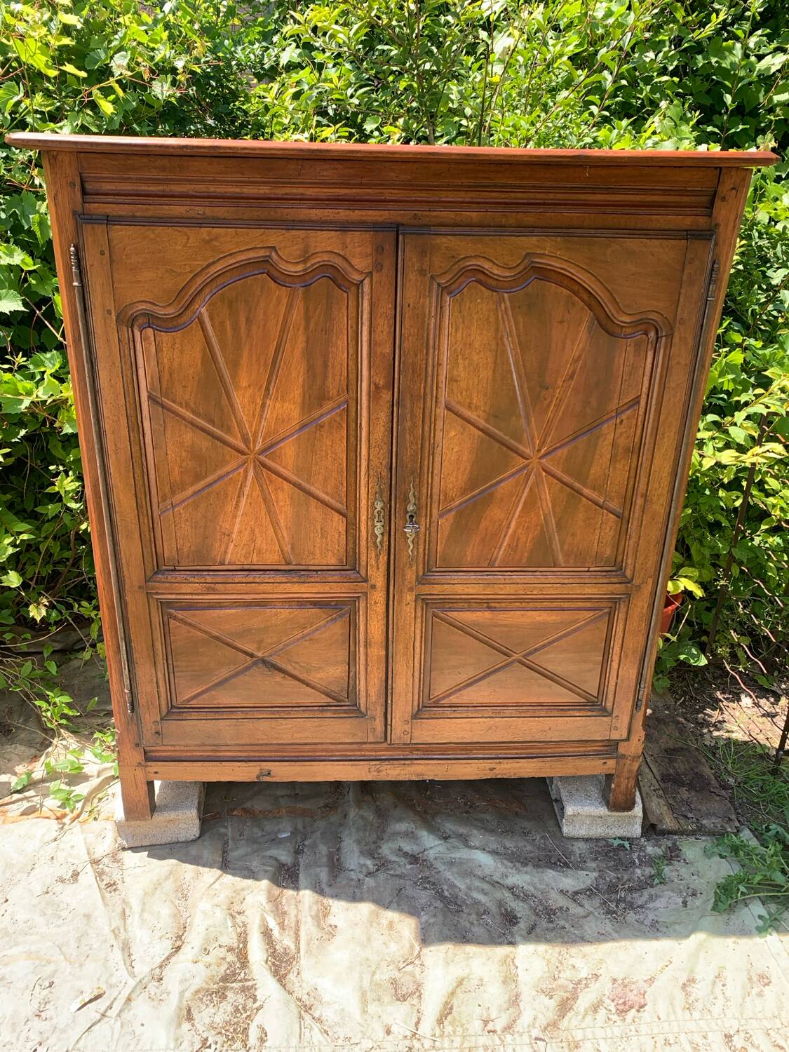 Armoire bassette de style louis XIII epoque 18 eme