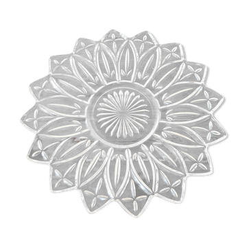 Star-shaped chiseled glass dish