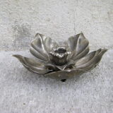 Flowers with removable ashtrays