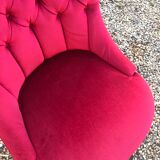 Red velvet toad chair
