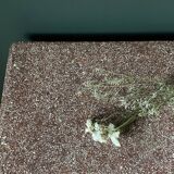 Commode rose poudré et terrazzo