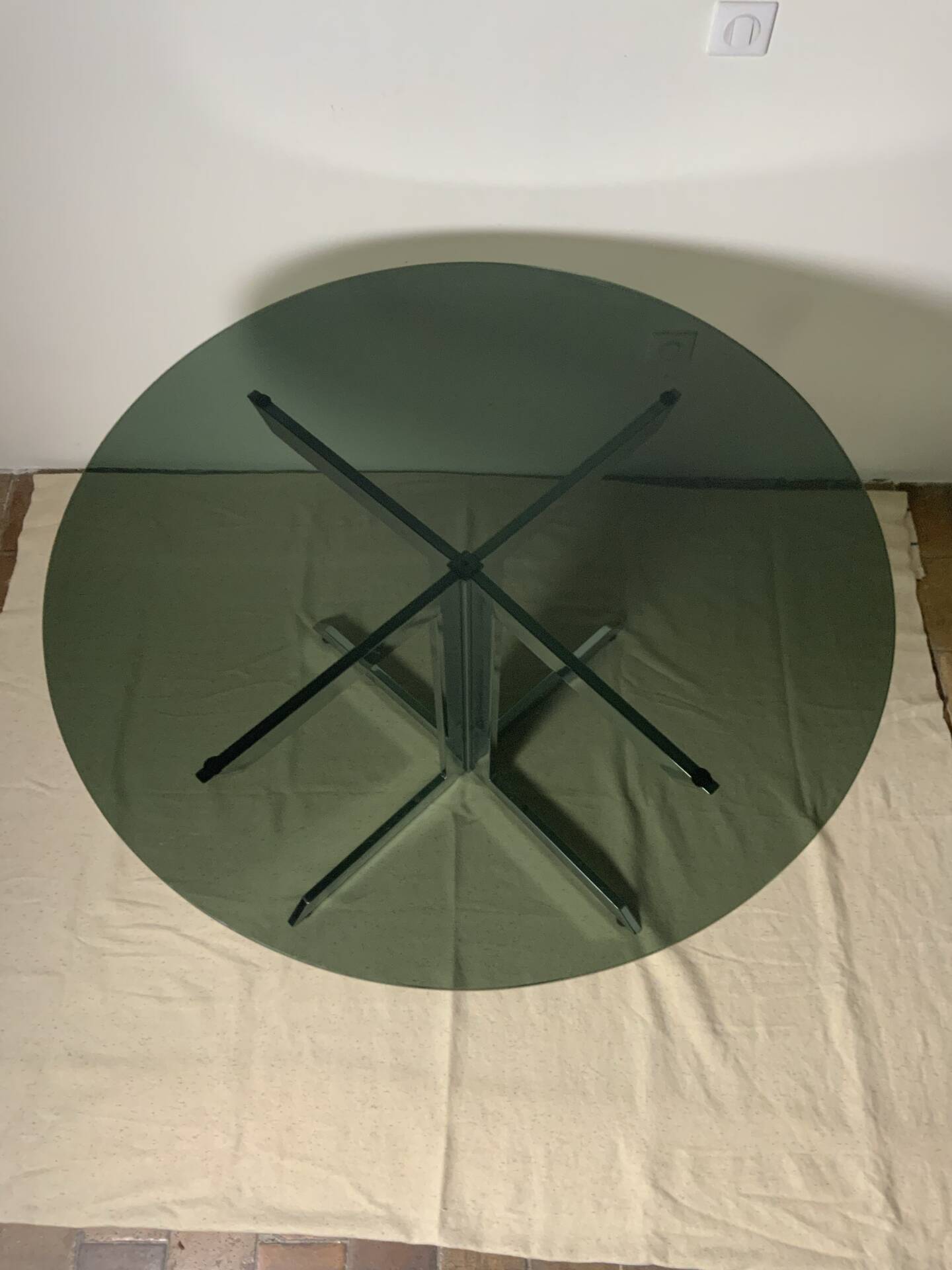 Glass dining table 70.