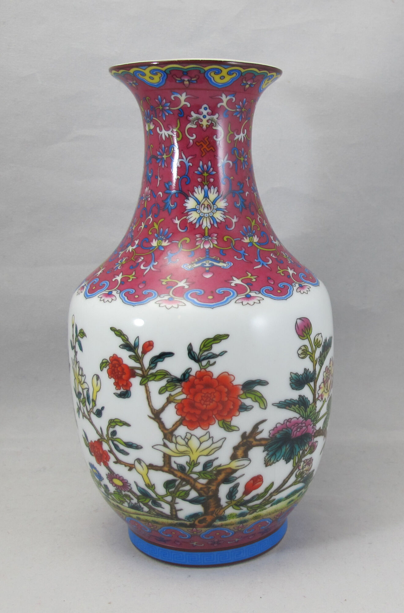 small pink family vase in Chinese porcelain China