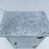 Enameled cabinet with one door