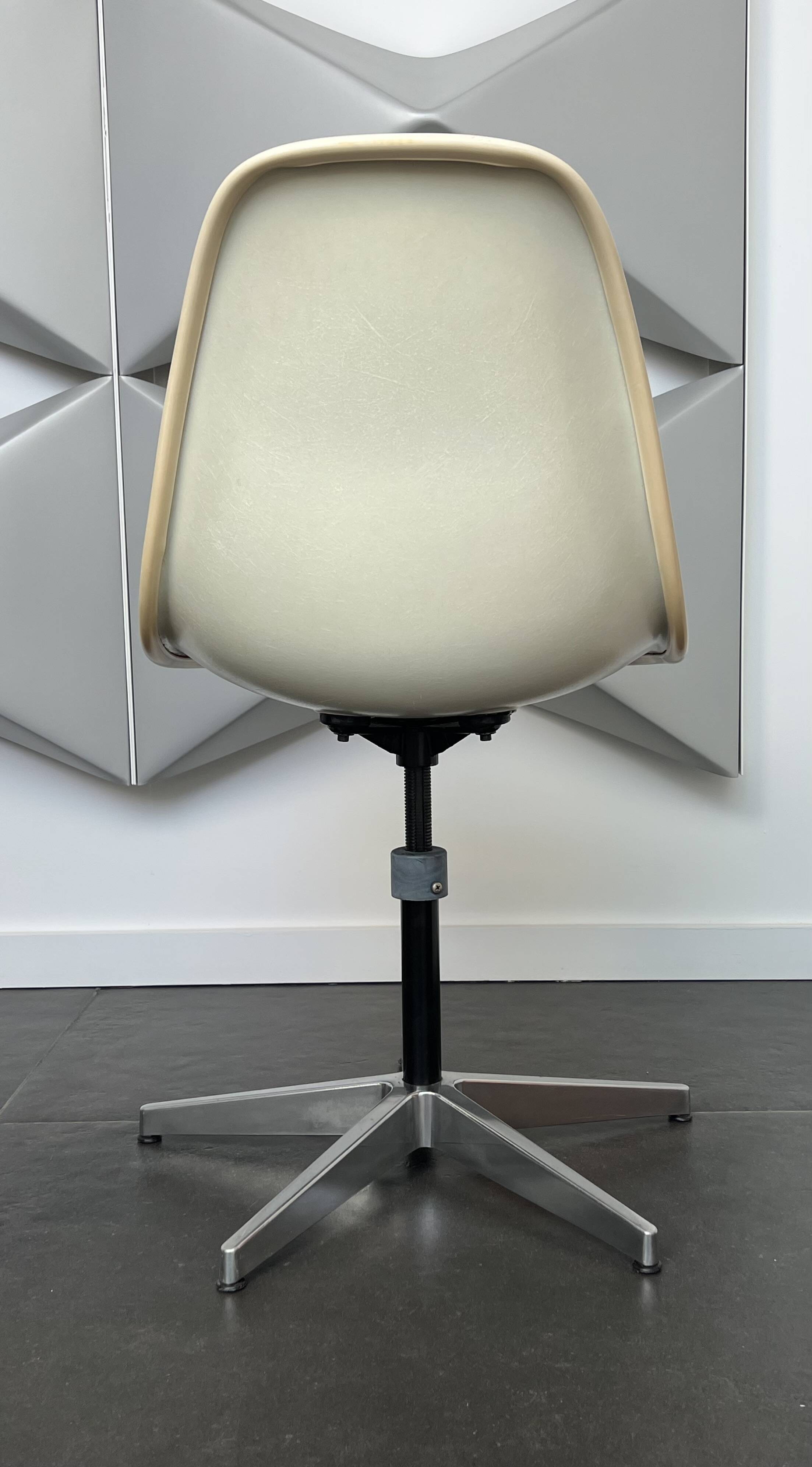 Office chair model PSCC by R and C. Eames for H. Miller, 1960s.
