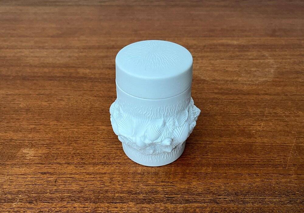 German mid-century white porcelain box with lid and shell motif by Kaiser, 1960s.