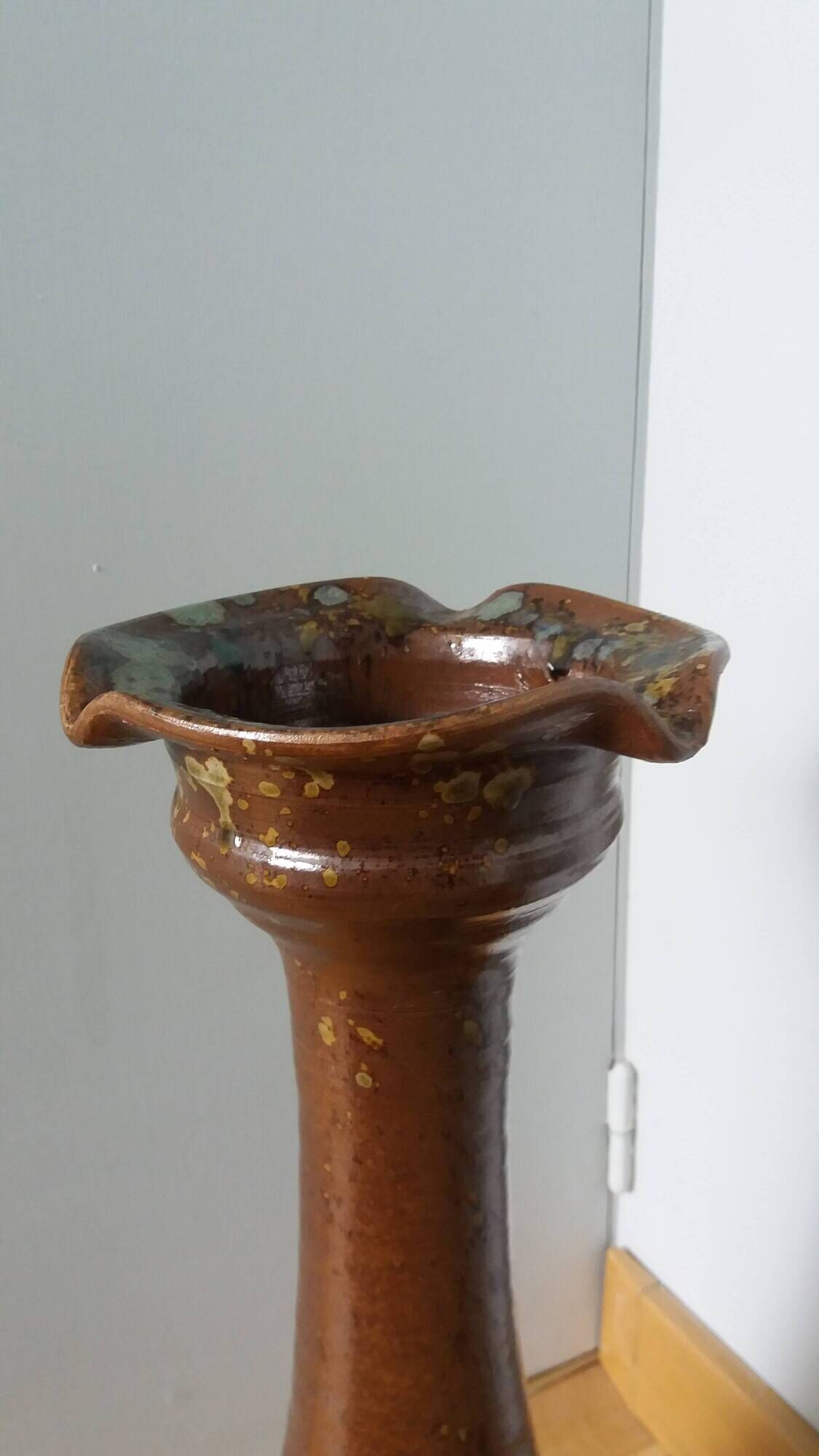 XXL brutalist ceramic floor-standing ashtray in the shape of a keel, stoneware.