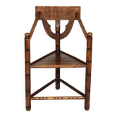 Chaise traditionnelle suédoise sculptée « Monkstol »