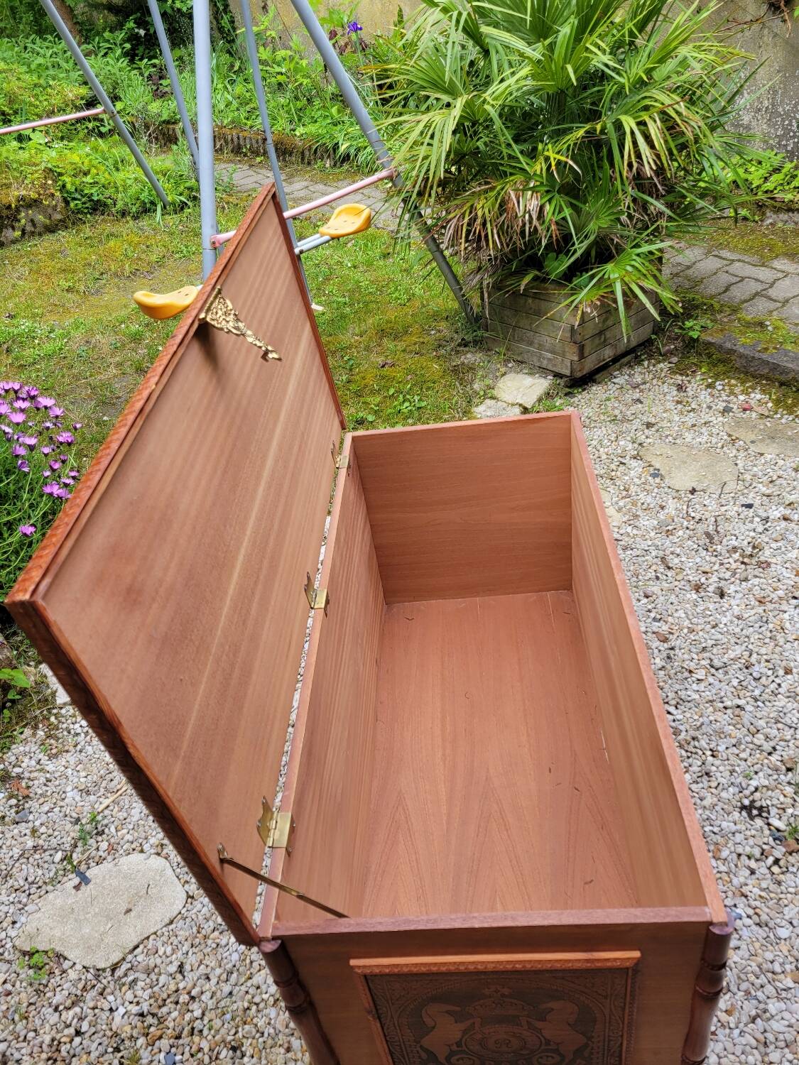 Portuguese chest in solid mahogany