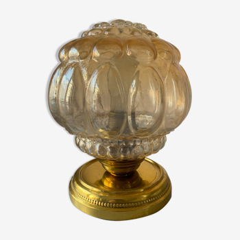 Ancienne lampe de table vintage en verre moulé ambré