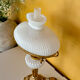 Lampe ancienne française en opaline blanche – bronze doré