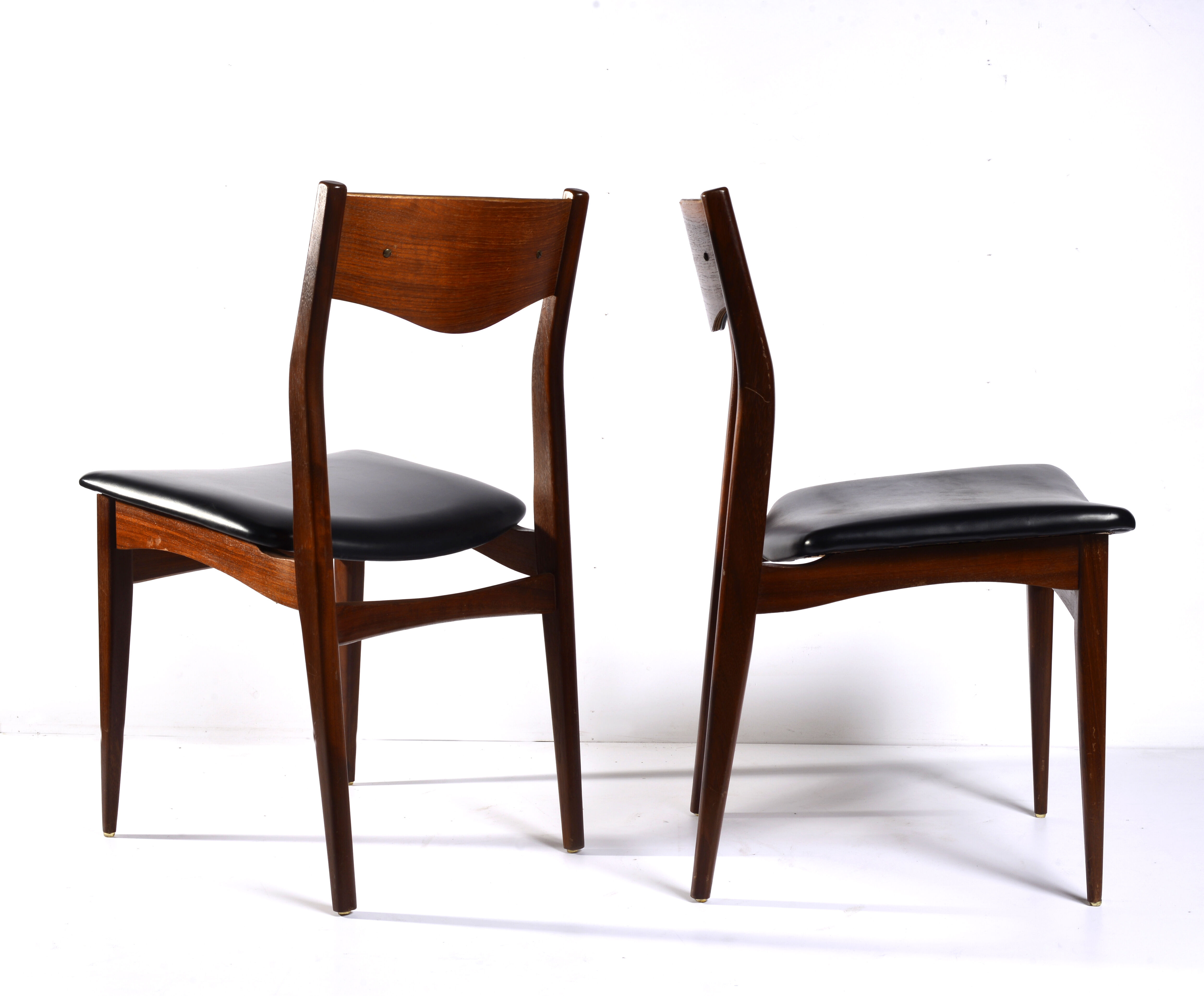 Paire de chaises teck et skaî