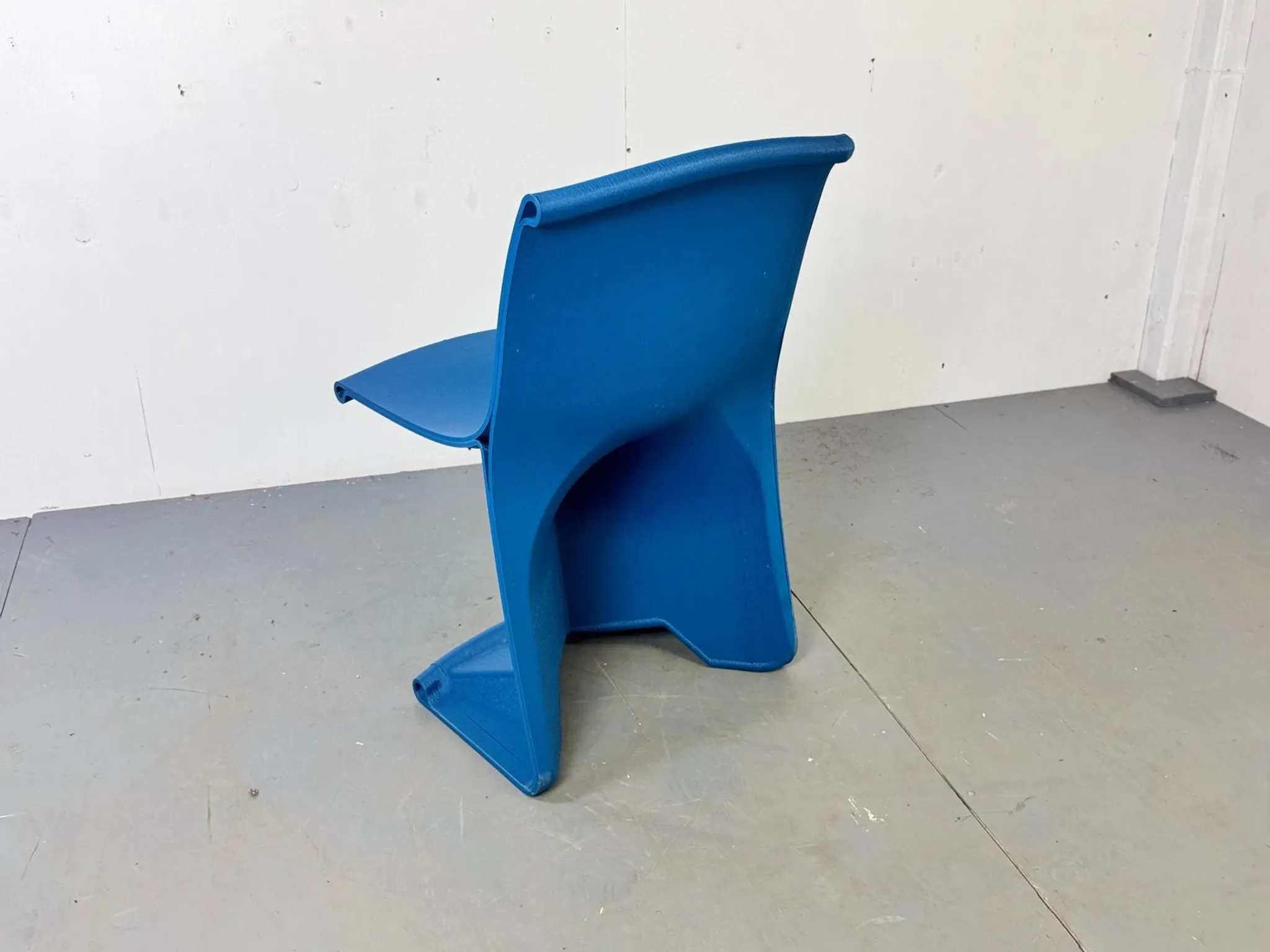 Chaise moderne futuriste infinie imprimée en 3D attribuée à Dirk Vander Kooij, années 2000.
