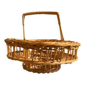 Portable wicker mini bar