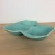 Vide poche abstrait en céramique bleue