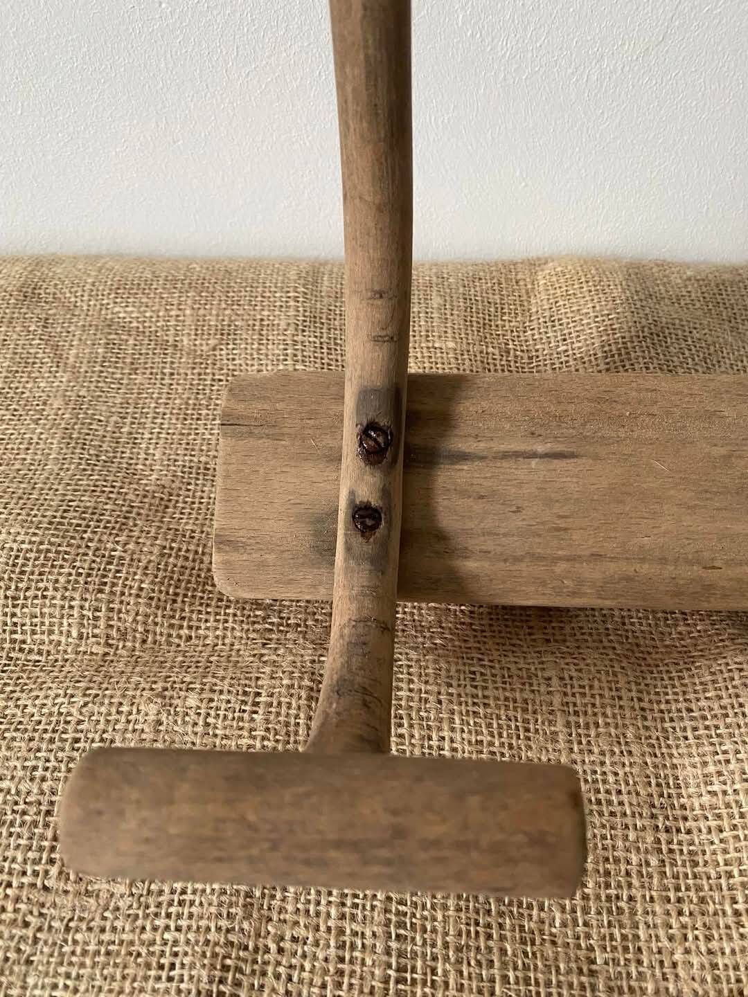 Natural wood coat and hat rack with 2 hooks