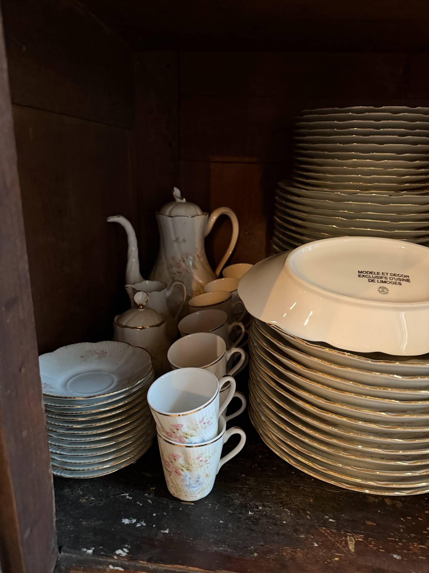 Antique table service in genuine Limoges porcelain – Complete –