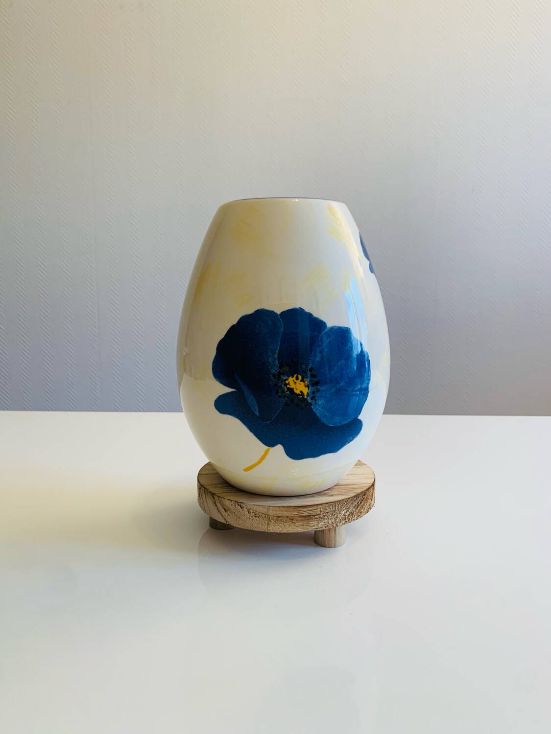 Egg-shaped vase in Lunéville earthenware from the "Blue Anemone" collection