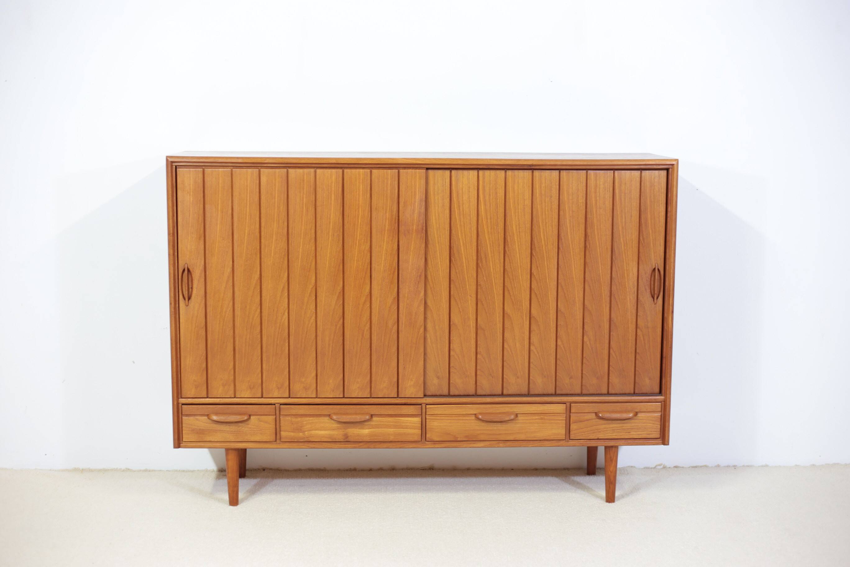 High teak enfilade