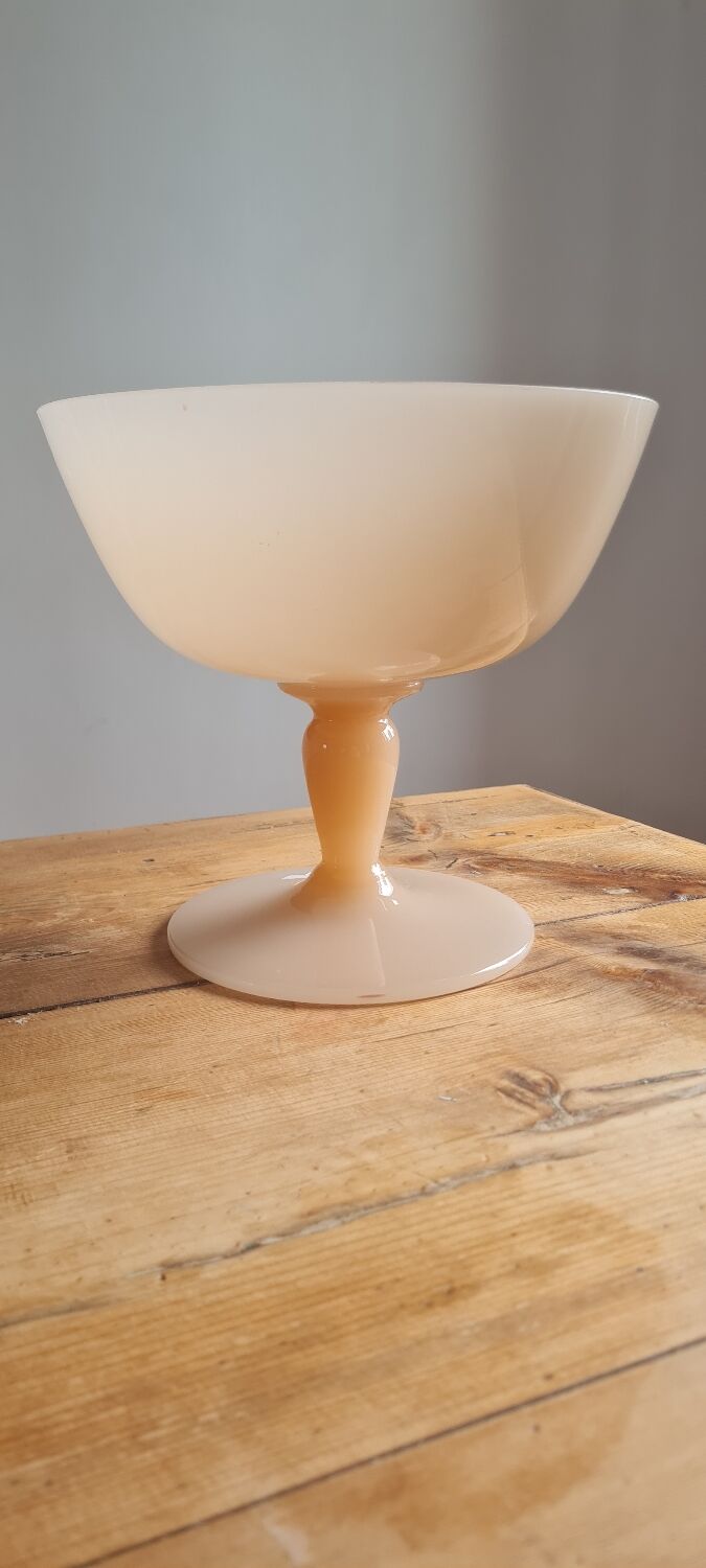 Cup in nude milky opaline