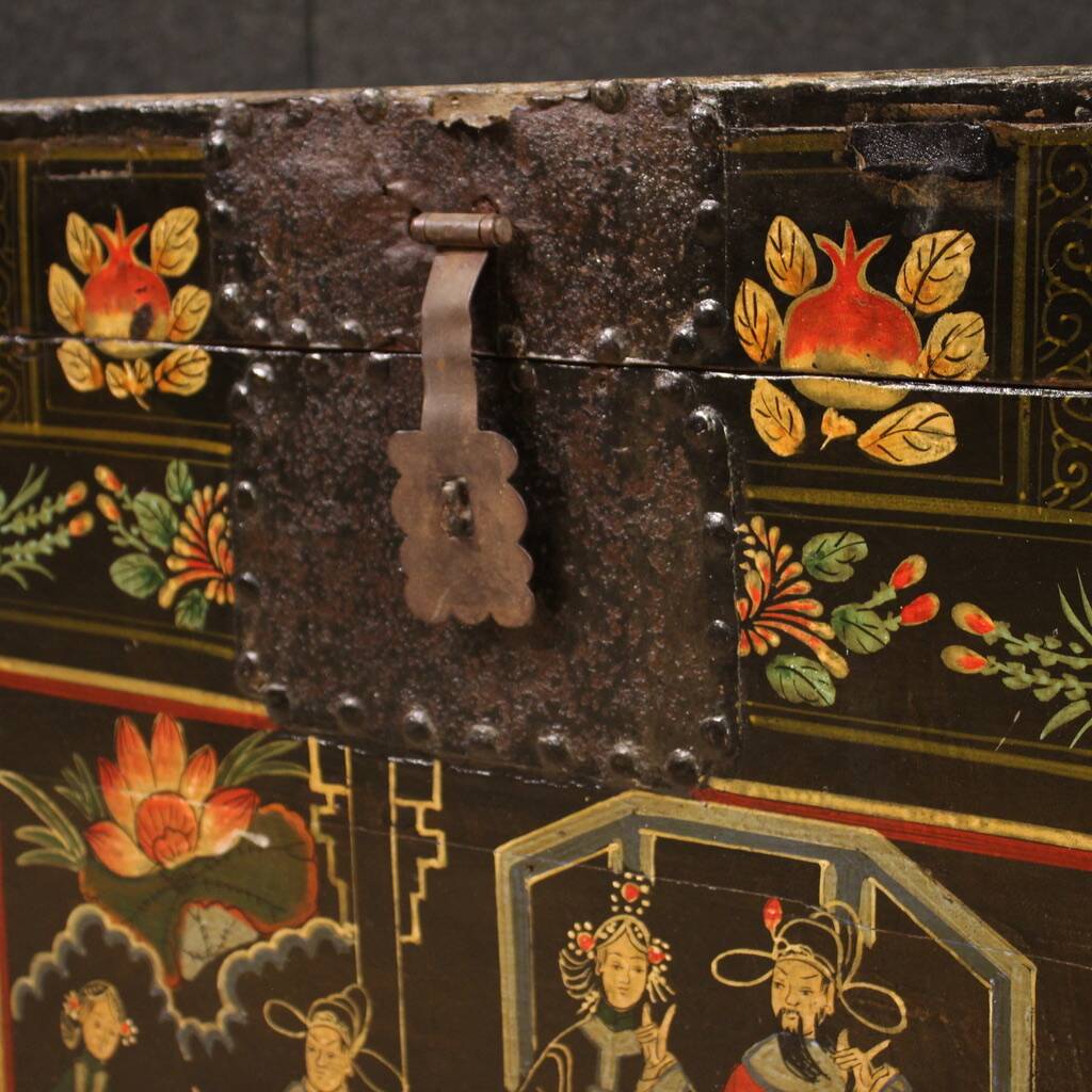Small Chinese Chest from the 20th Century