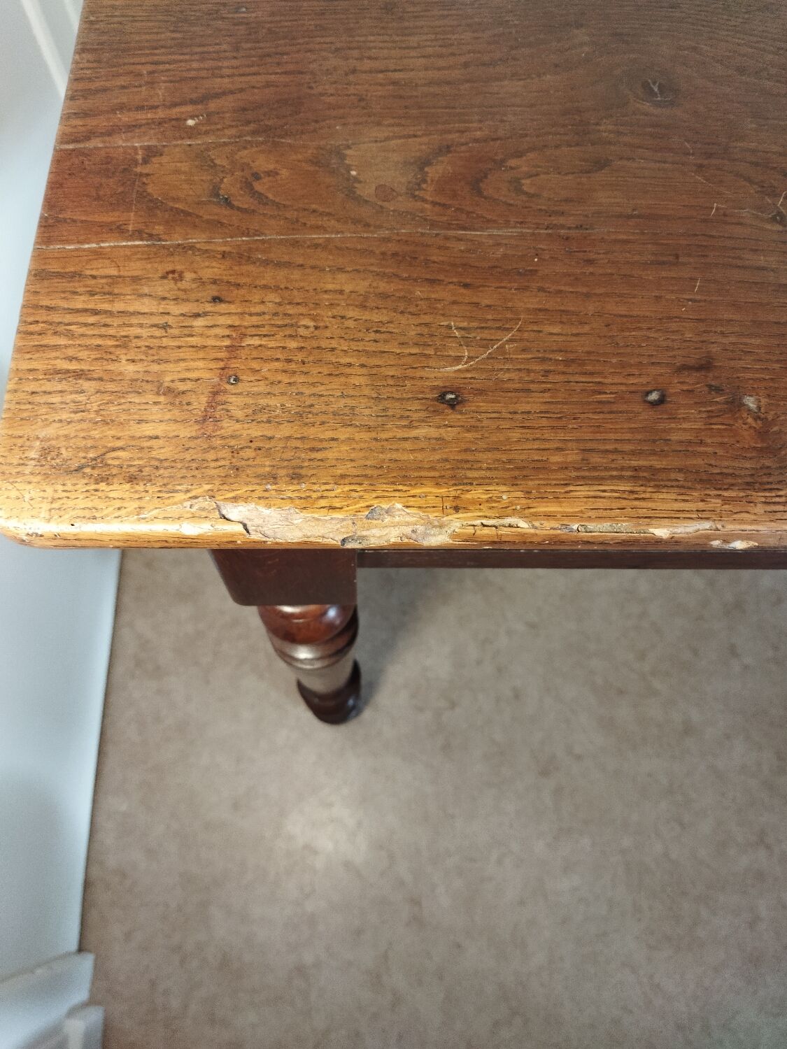 Desk with turned legs