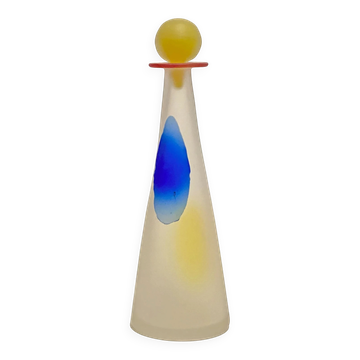 Carafe à motifs géométriques