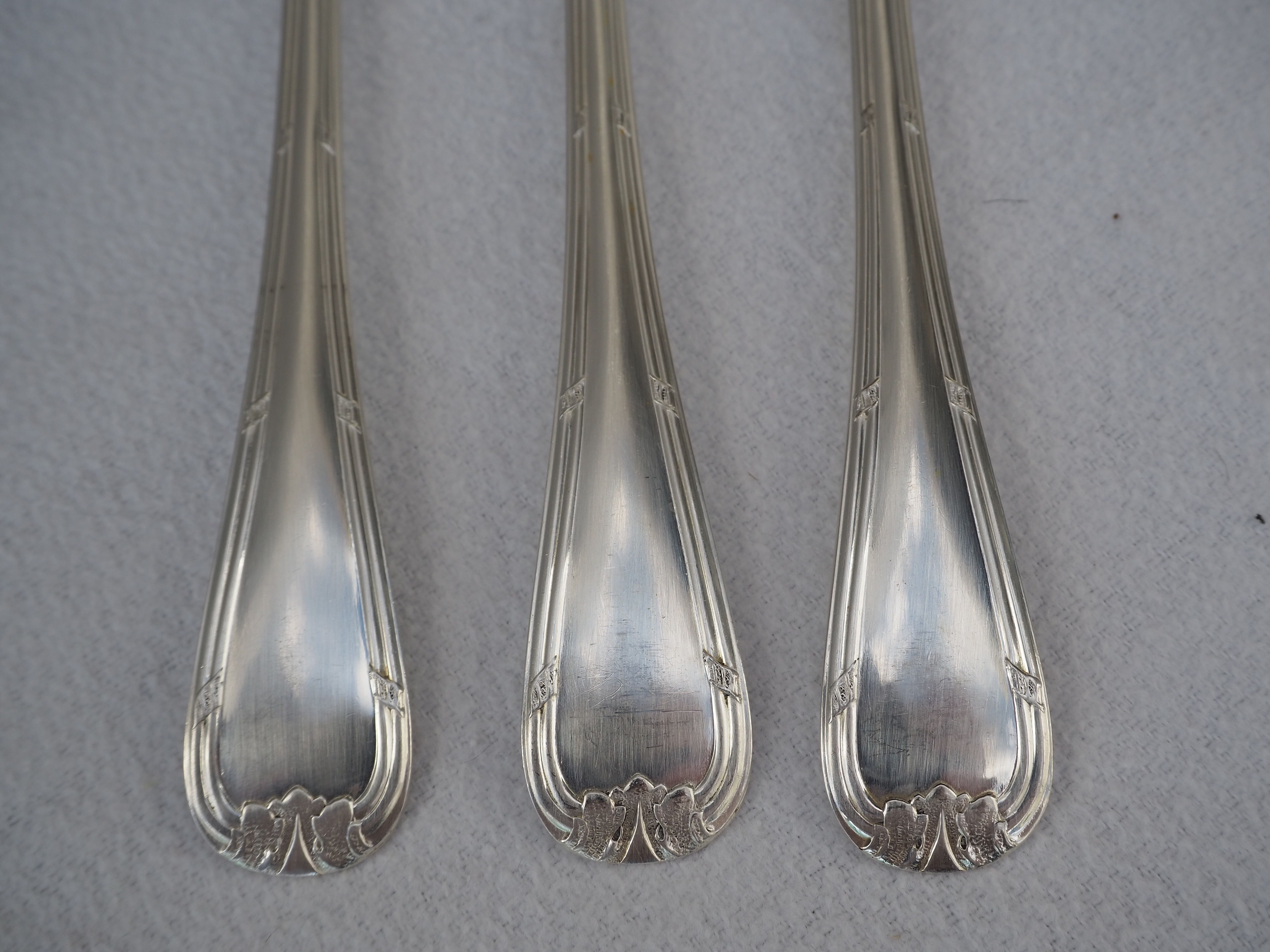 Fish service and its 6 silver-plated cutlery, crossed ribbon model