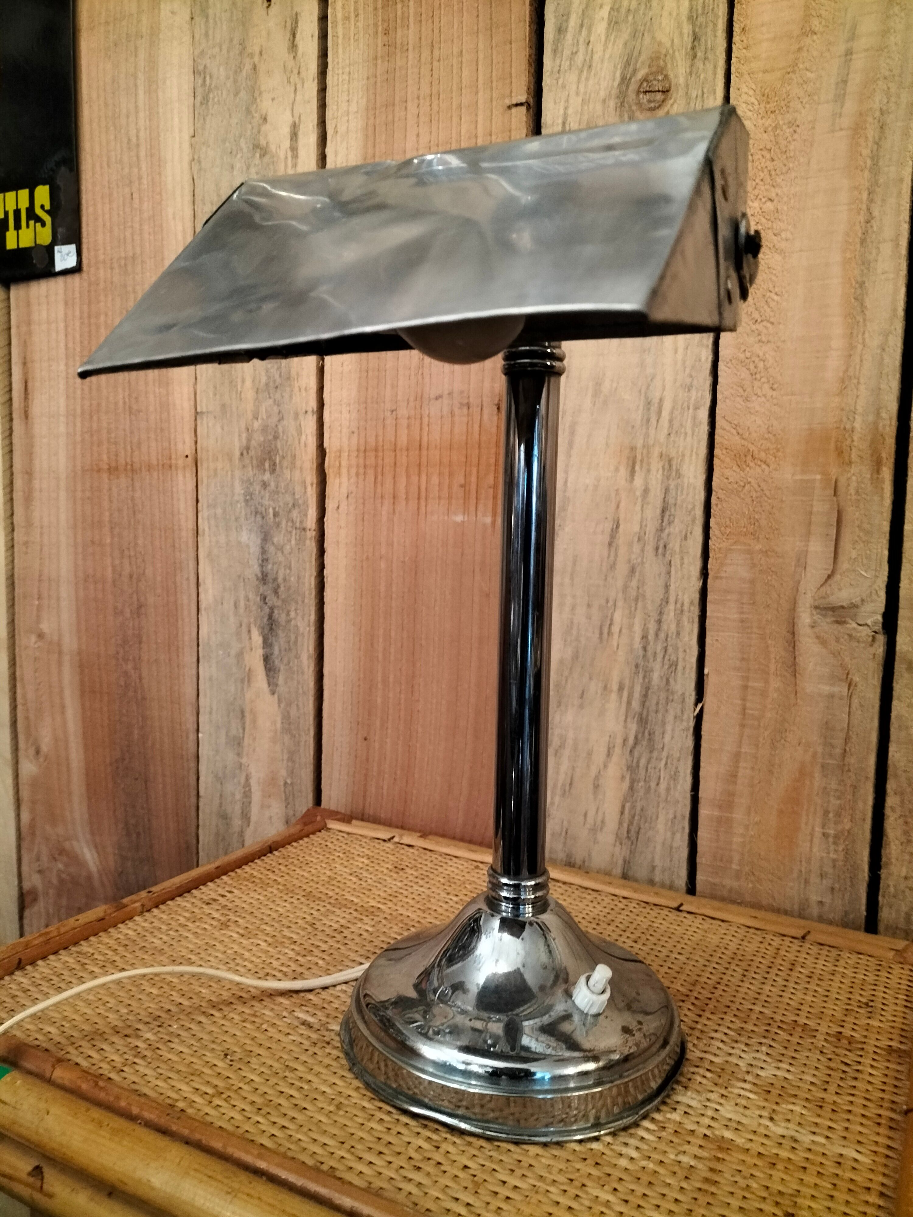 Desk lamp