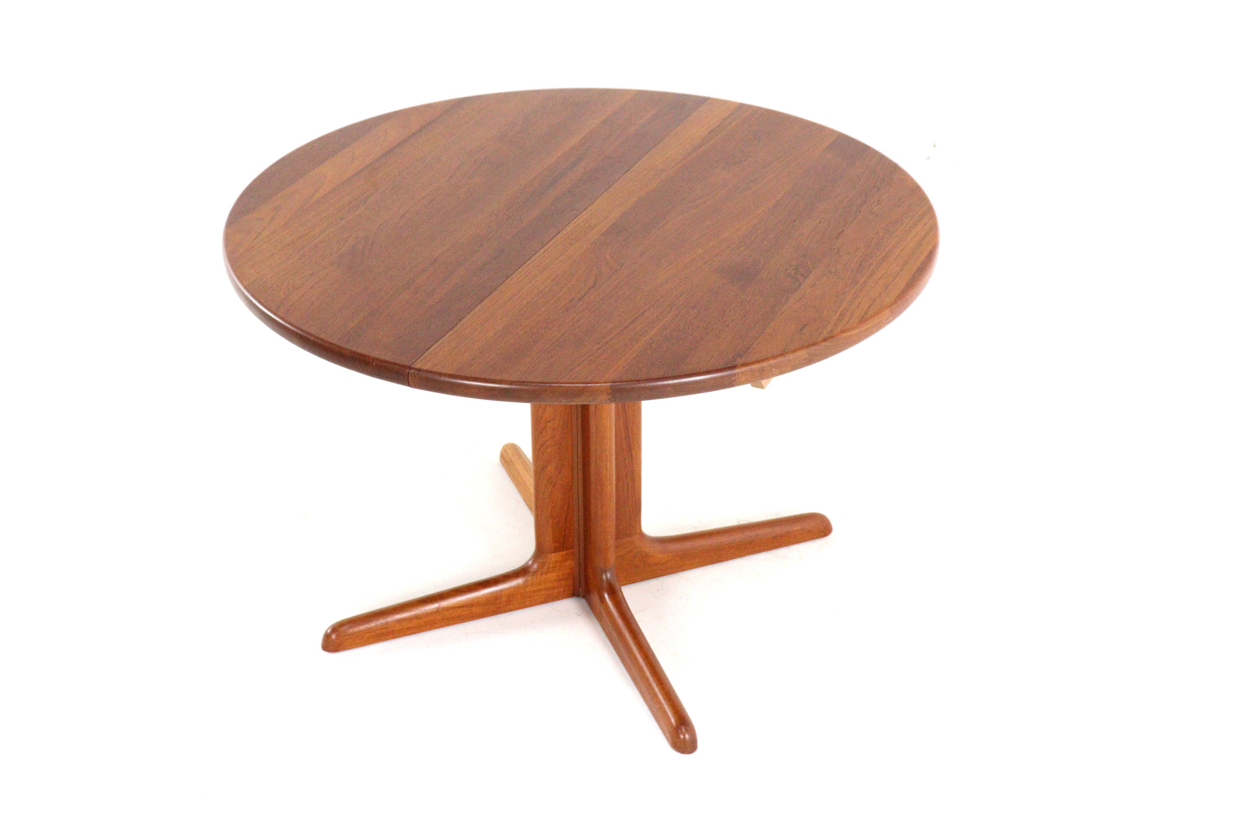 Round 2x extendable Danish Design teak dining table 'Krageris'