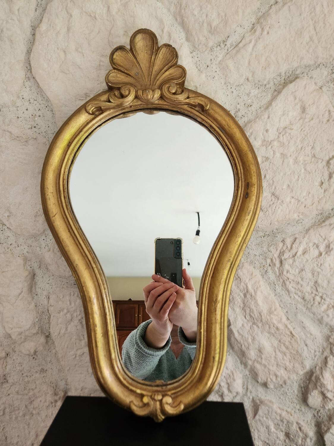 Crested mirror
