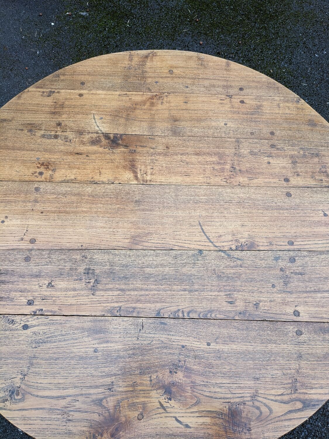 Round table in ash