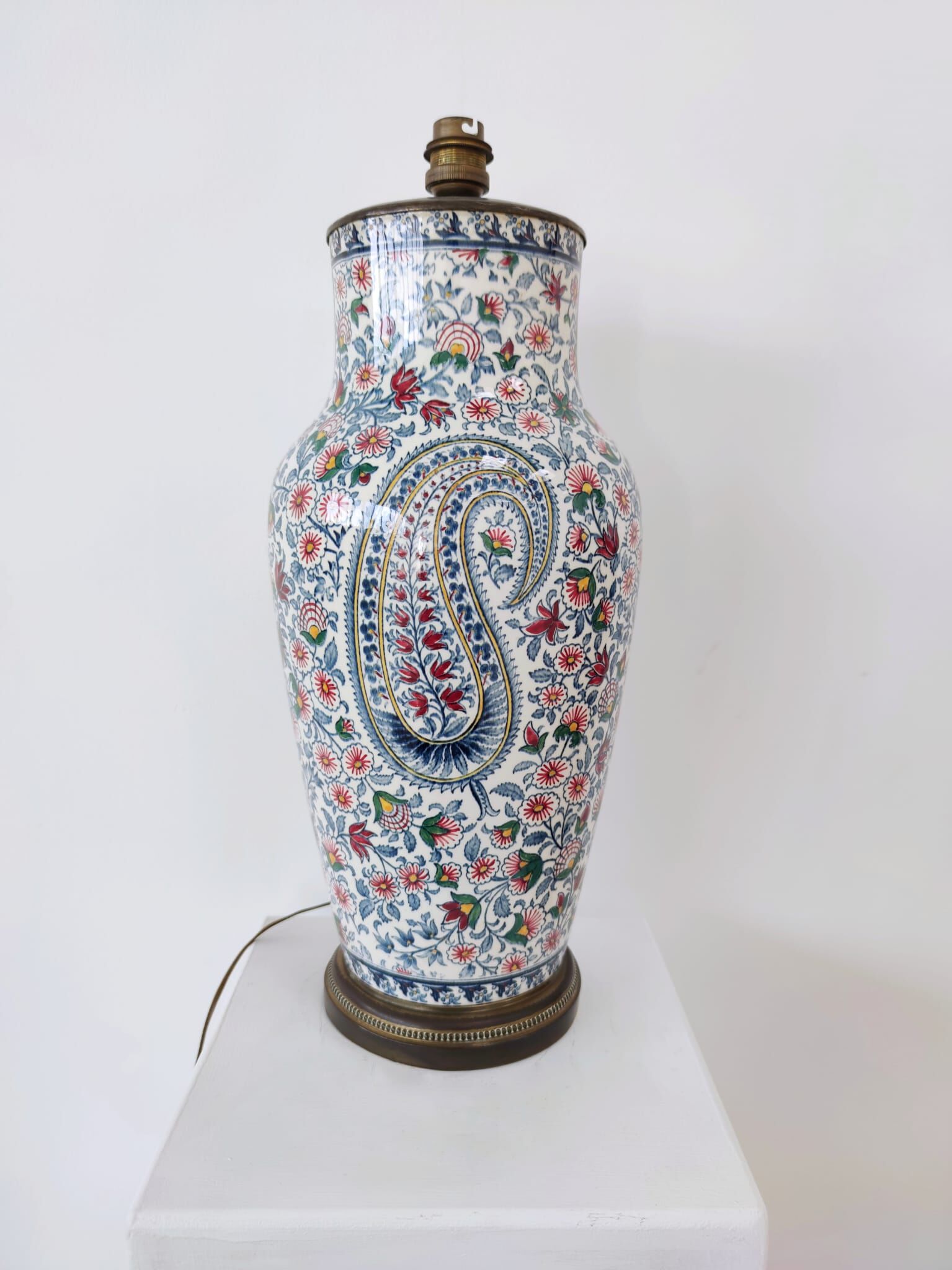 Porcelain lamp foot decorated with Cashemere decoration