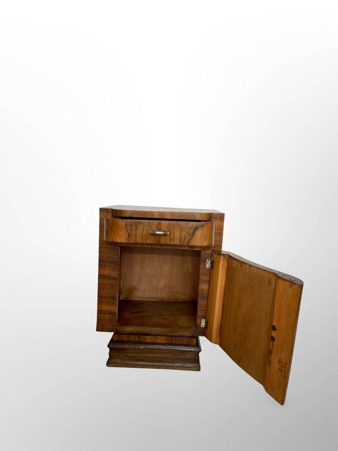 Tables de chevet Art déco italiennes en ronce de noyer, années 1930.