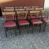 Lot de 12 chaises bistrot TON en bois et skaï rouge vintage.