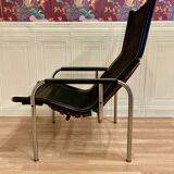 Set of 2 black leather and chrome reclining chairs designed by Hans Eichenberger.