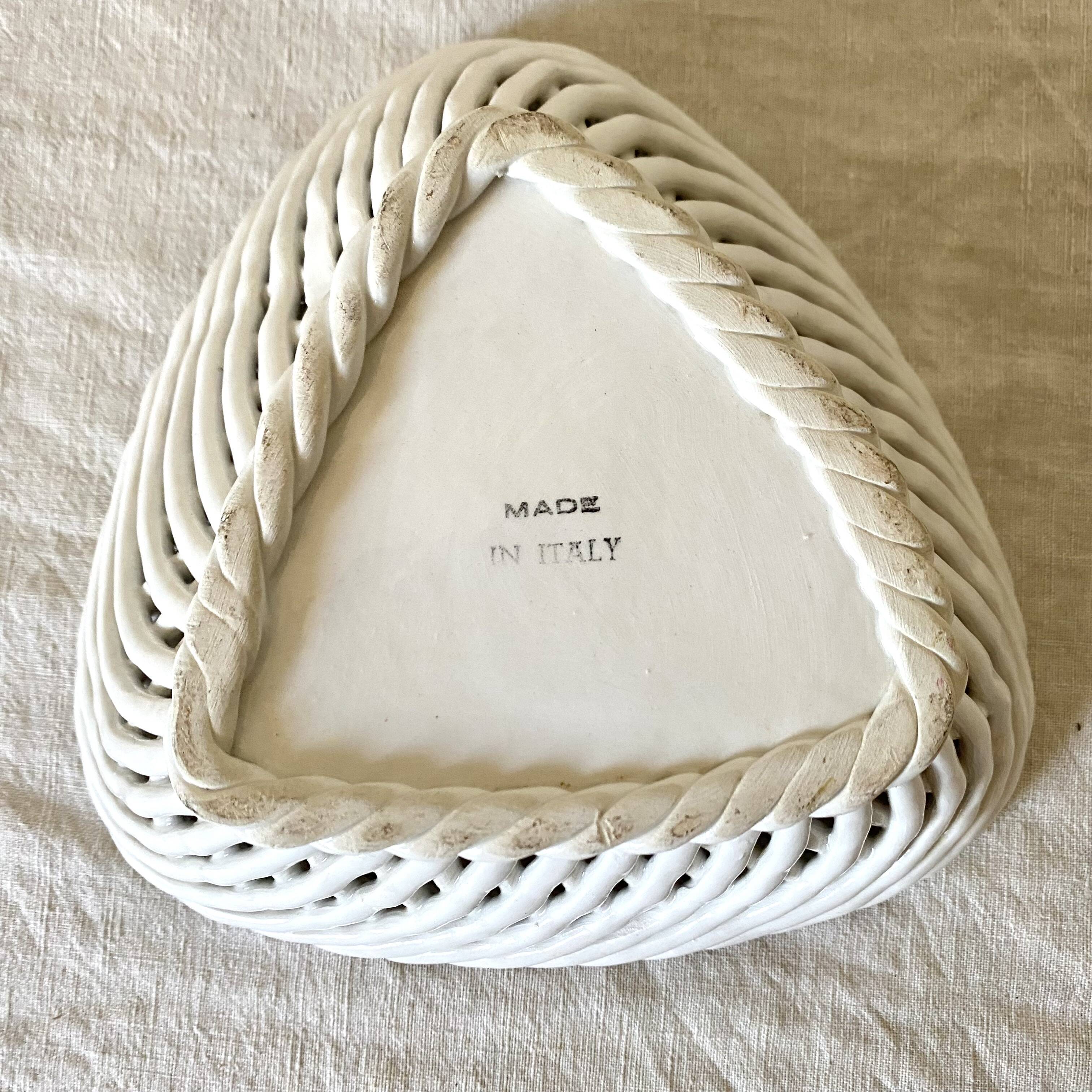 Empty pocket in woven ceramic Italy