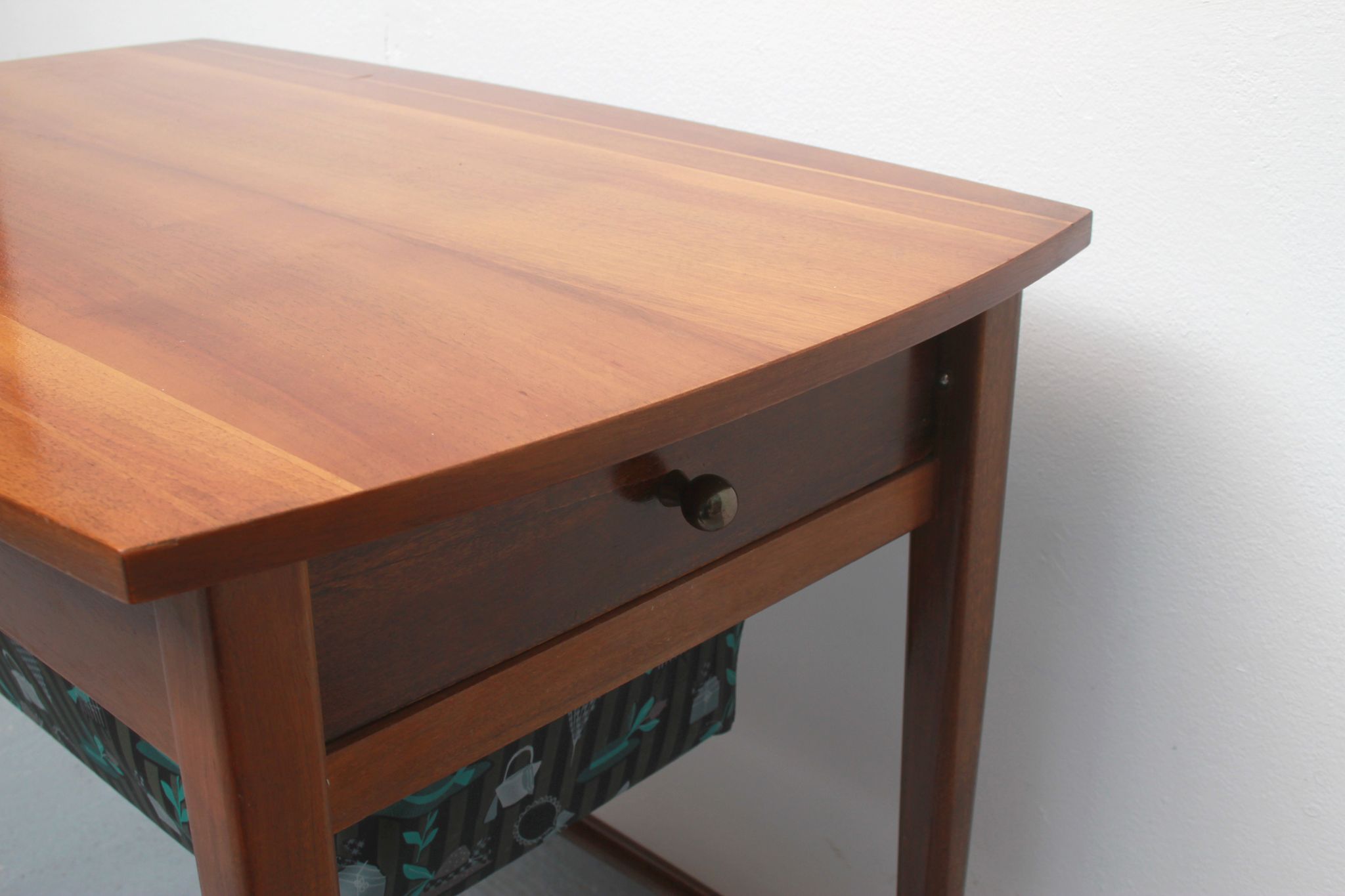 Desserte utensilo des années 1950 en noyer