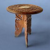 Table d'appoint vintage en bois sculpté